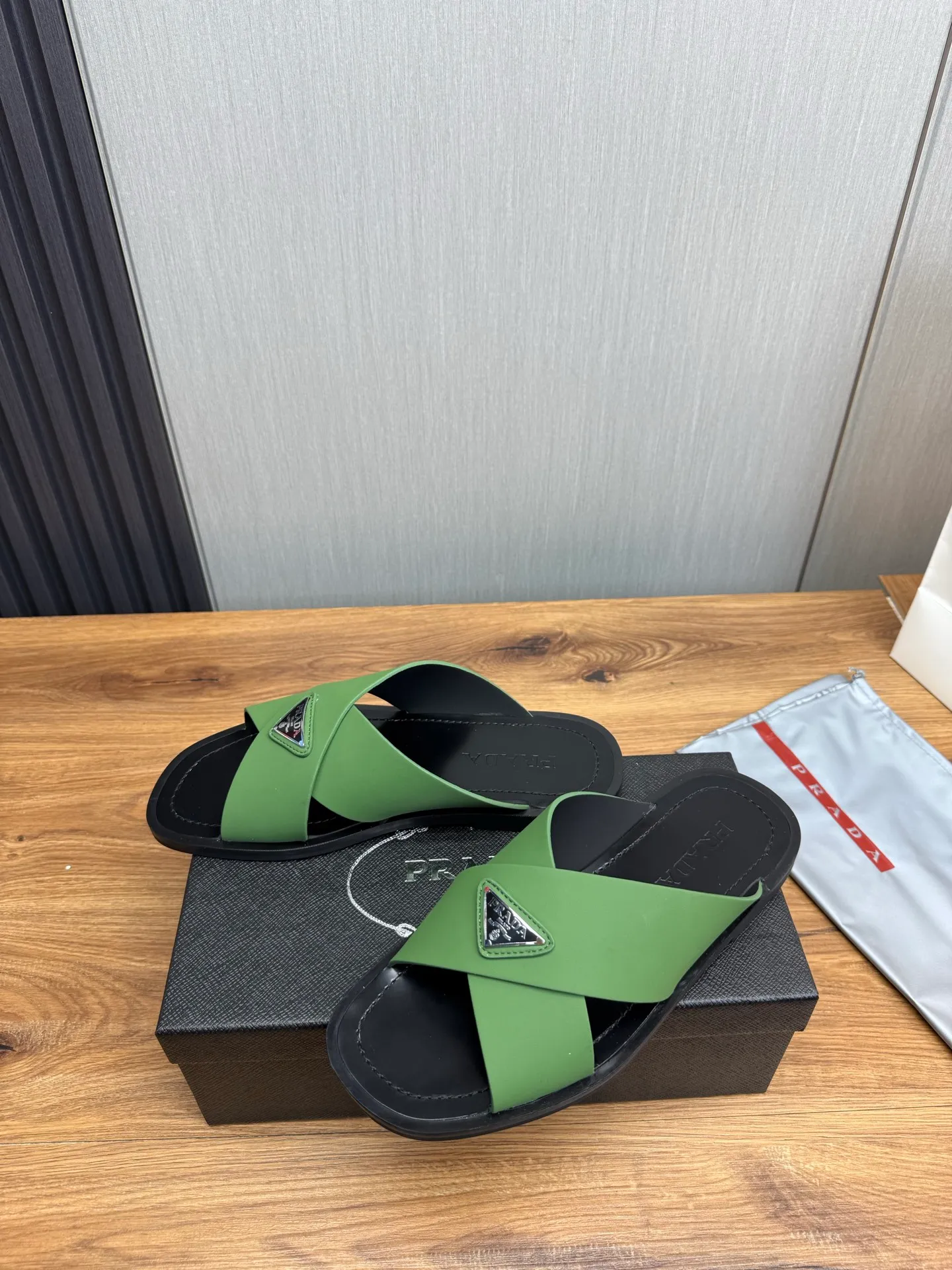 Factory price 340💰 ＰＲＡＤＡPrada - popular men's slippers hot sale 🔥 🩴Official website one to one production 38-45 sizes 45 46 🉑️Customized!